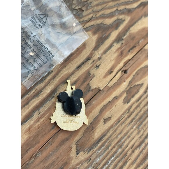 NEW Disney Disneyland 50th Anniversary Pin Cast Exclusive 1955-2005 1 inch (E5) - Picture 4 of 4